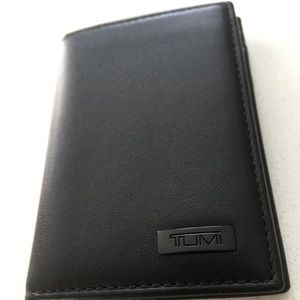 Men’s Tumi wallet
